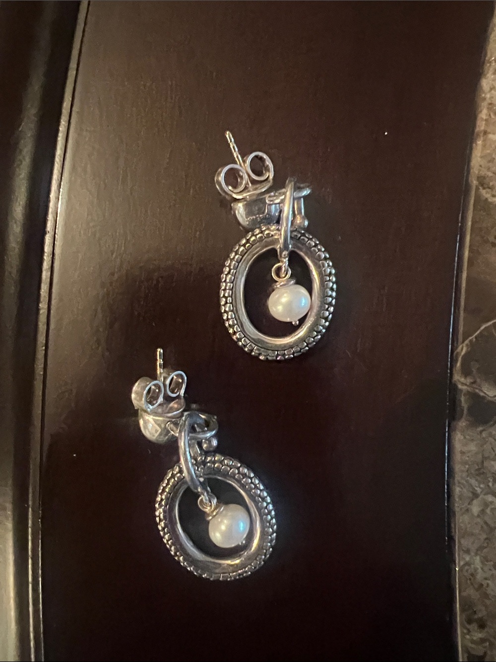 Pearl silver -Tone Hoop Earrings - Picture 2 of 3